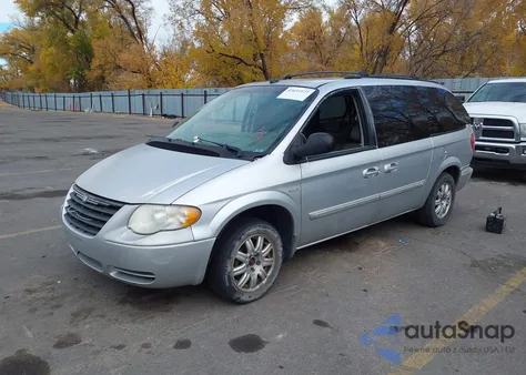 2005 Chrysler Town & Country Touring from USA, damaged, VIN 2C4GP54L55R390733